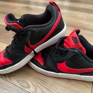 Nike Court Borough Kids Sneakers in Black and Red